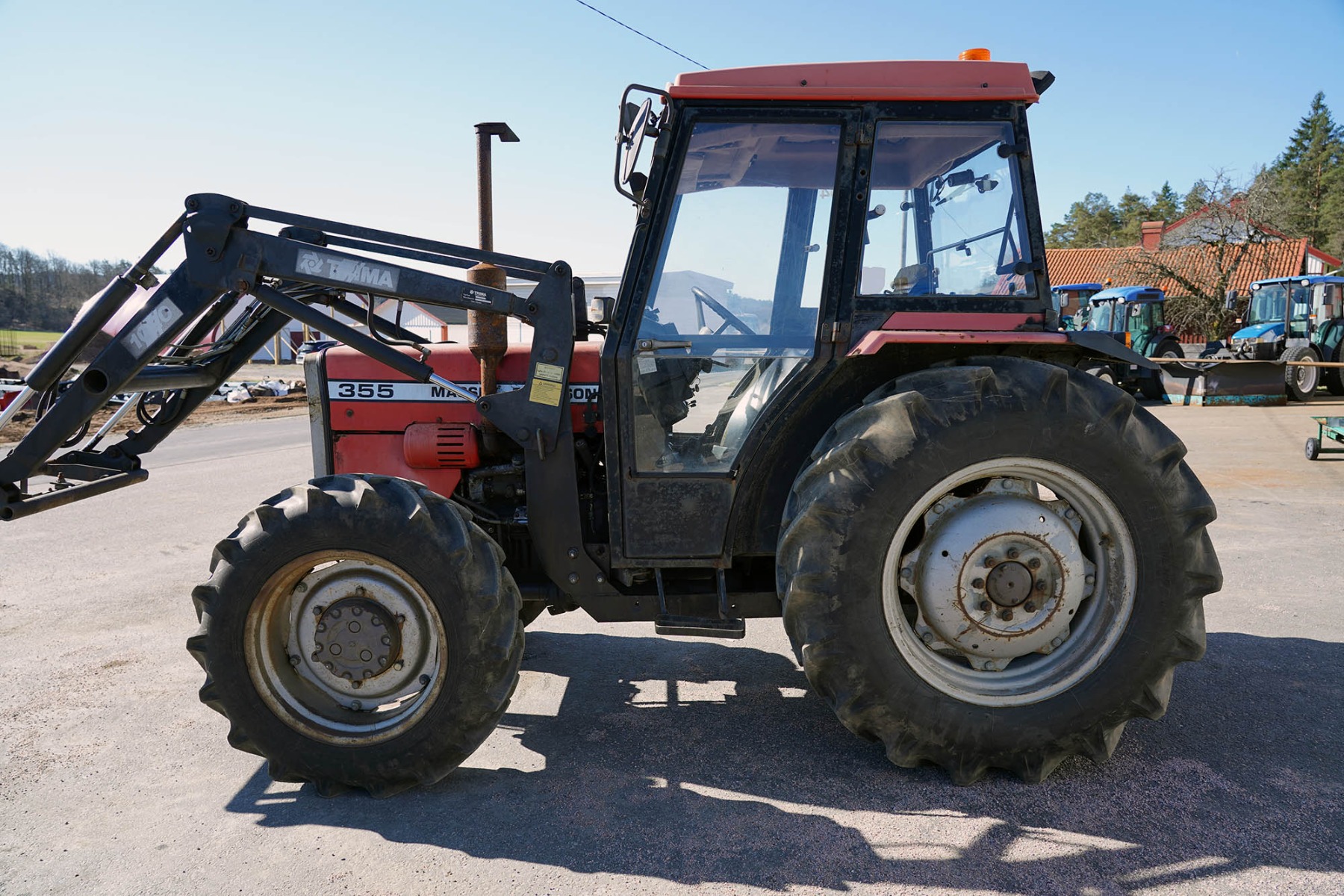 INKOMMANDE TRAKTOR - MASSEY FERGUSON 355 / BMY859
