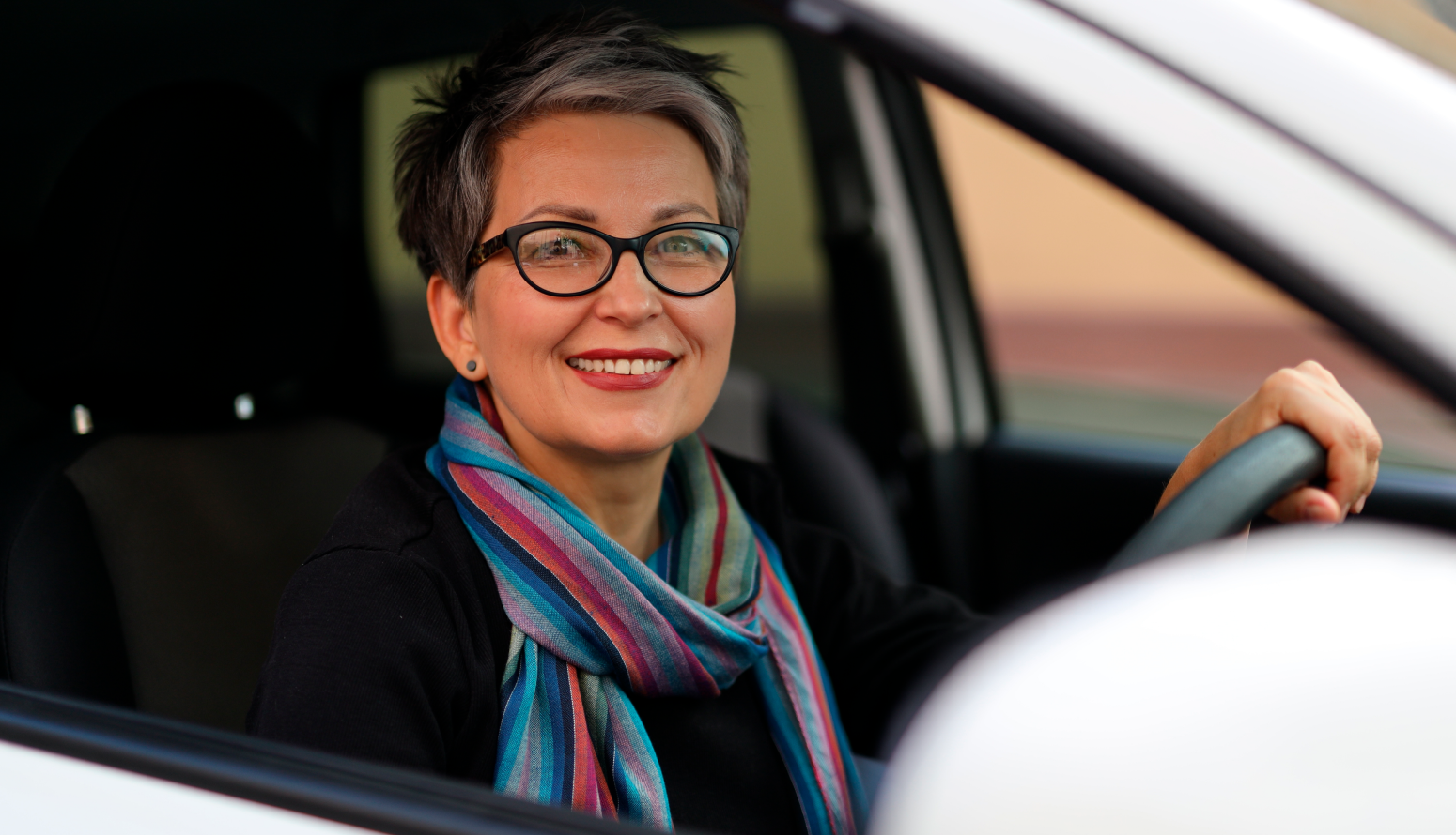 Kiveniskemä rikkoi Pian auton tuulilasin vaihtokuntoon – Mysafetyn Ajoneuvoturva korvasi kaskovakuutuksen omavastuun