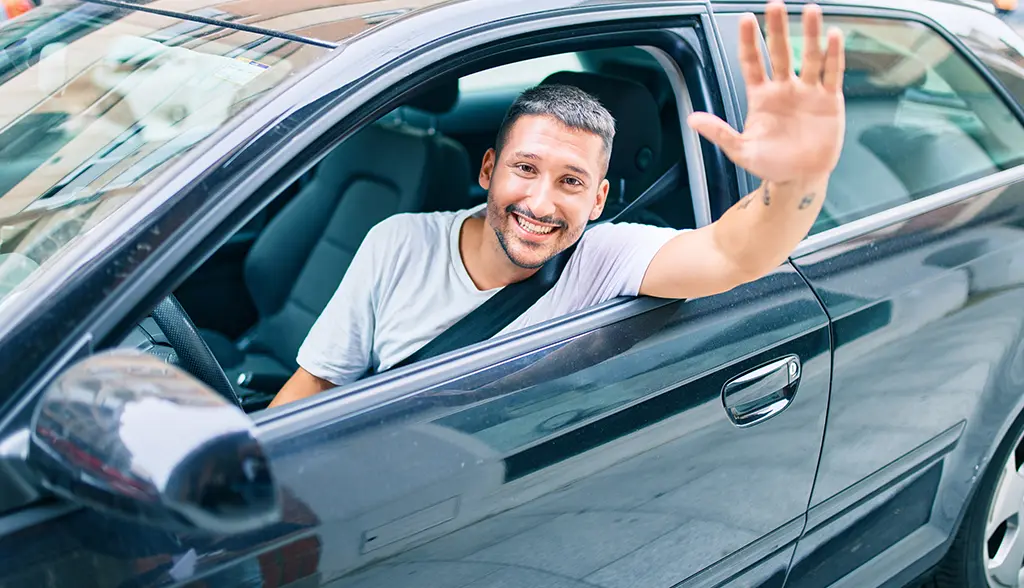 Kundberättelse - Jack sitter i sin bil. Fick parkeringsskada.